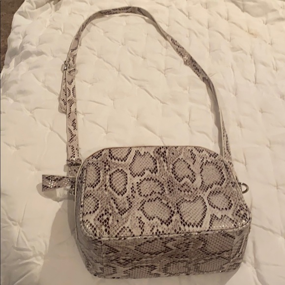 Snakeskin print cross body bag - Picture 4 of 4